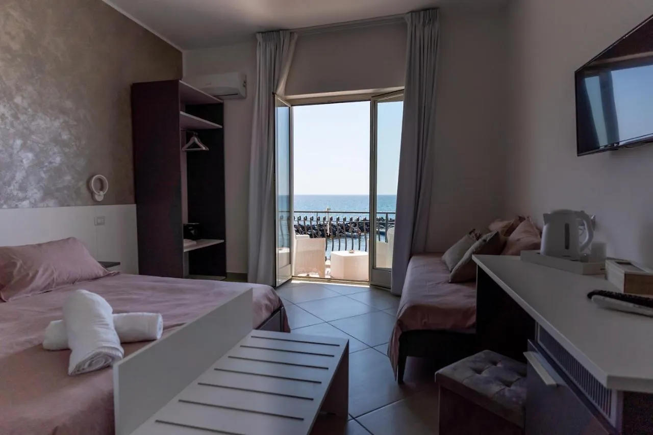 Teddu B&B Giardini-Naxos Bed and breakfast